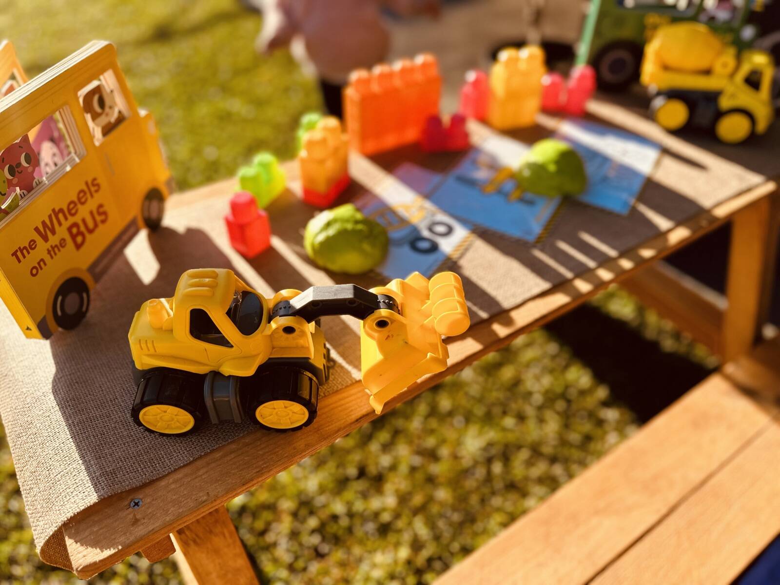 Mons Ambitious Bunch