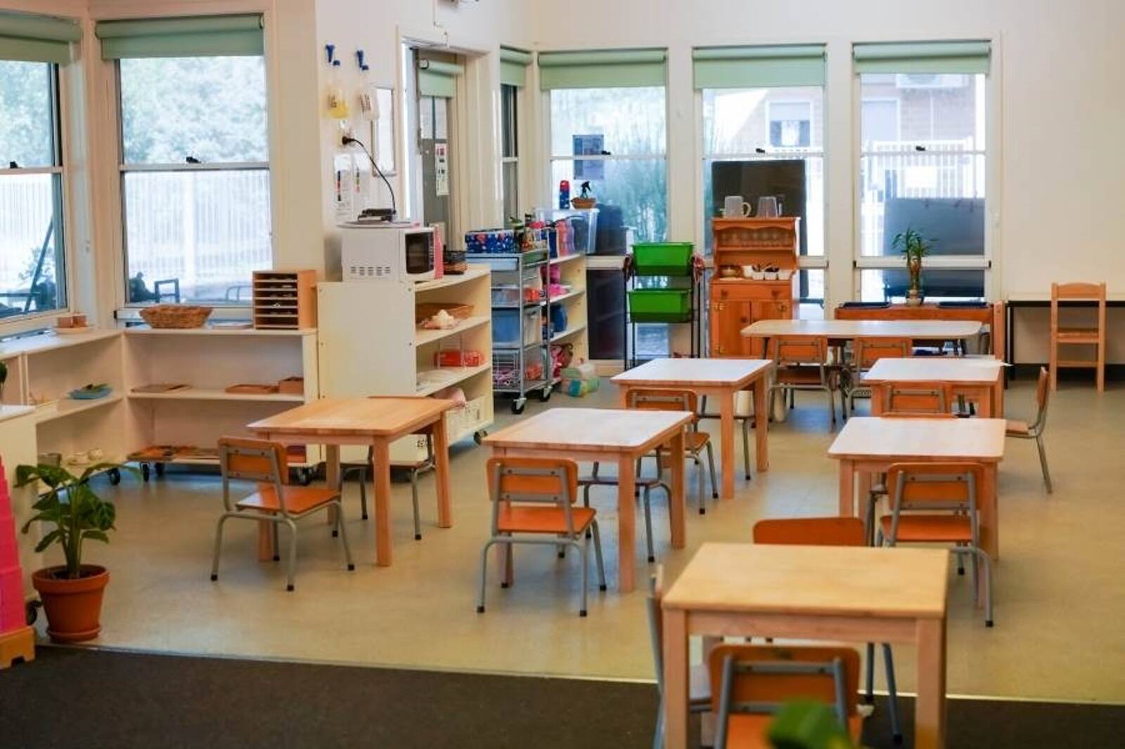 Bilingual Montessori Early Learning